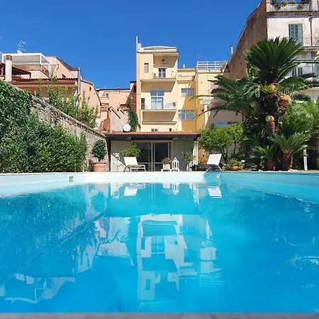 Casa Castagna Bed and Breakfast 4*